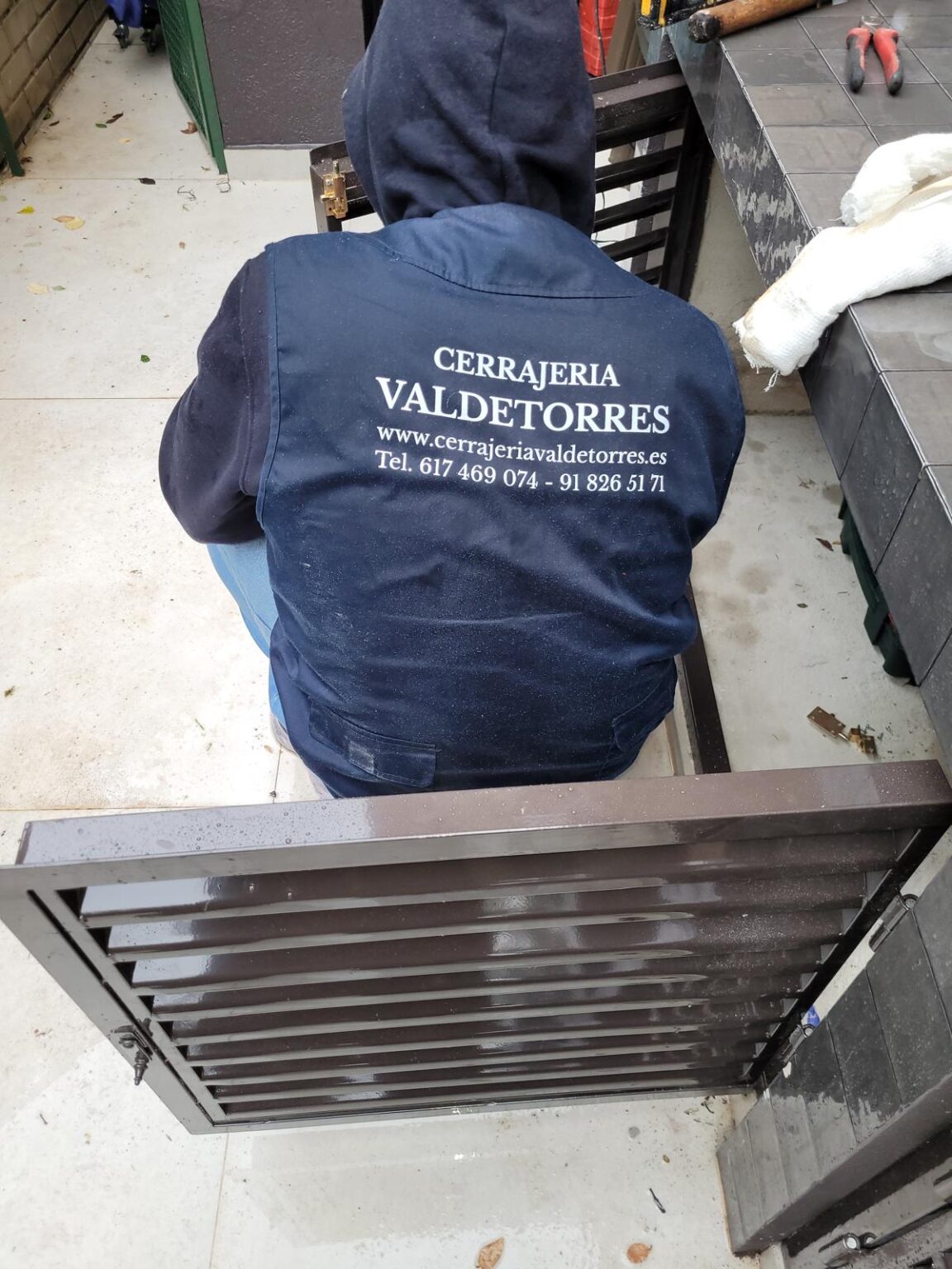 Fabricación de porches de hierro y cristal para jardines en Alcobendas