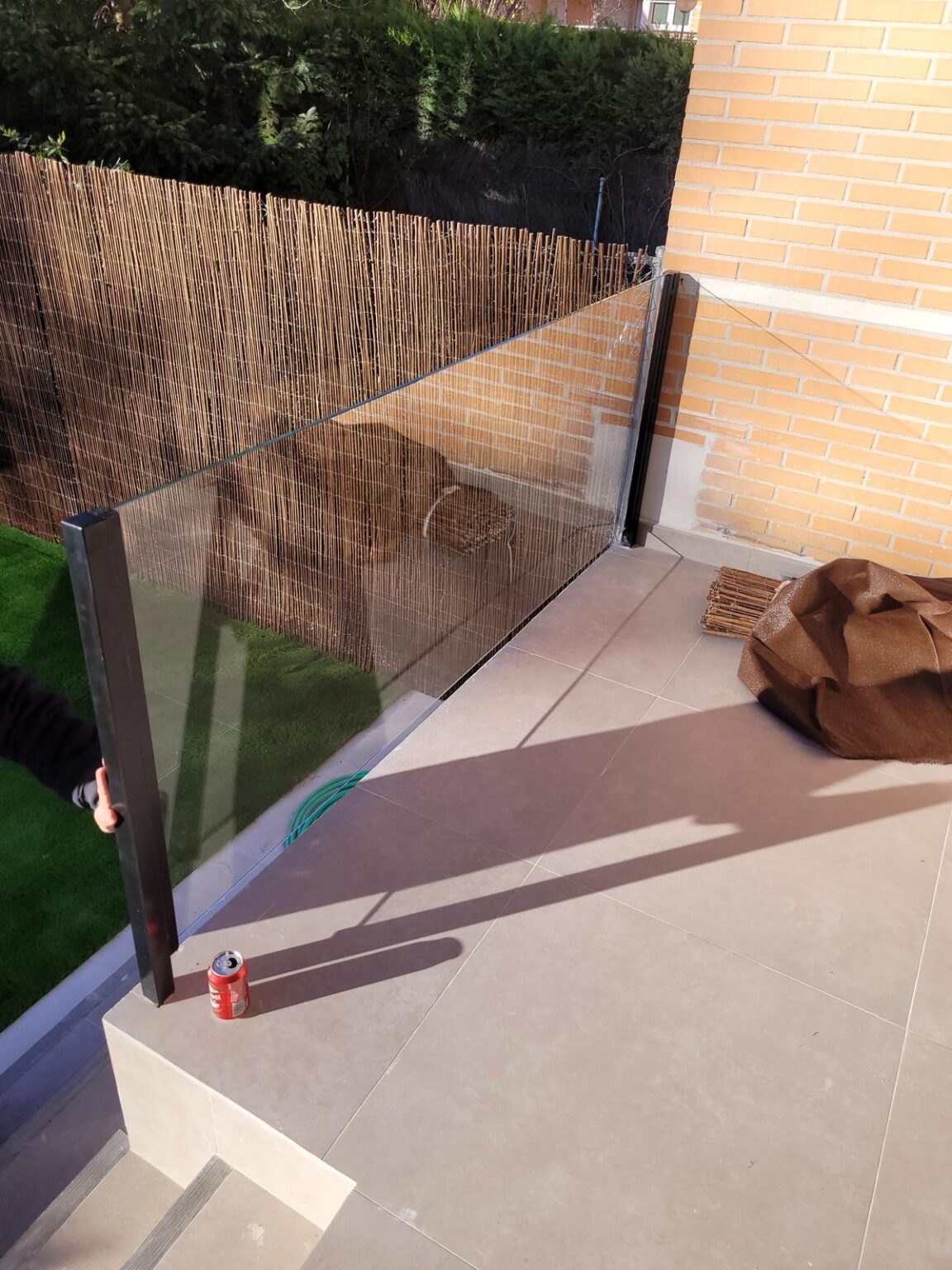 Carpintería de hierro y PVC para renovación de ventanas en Alcobendas